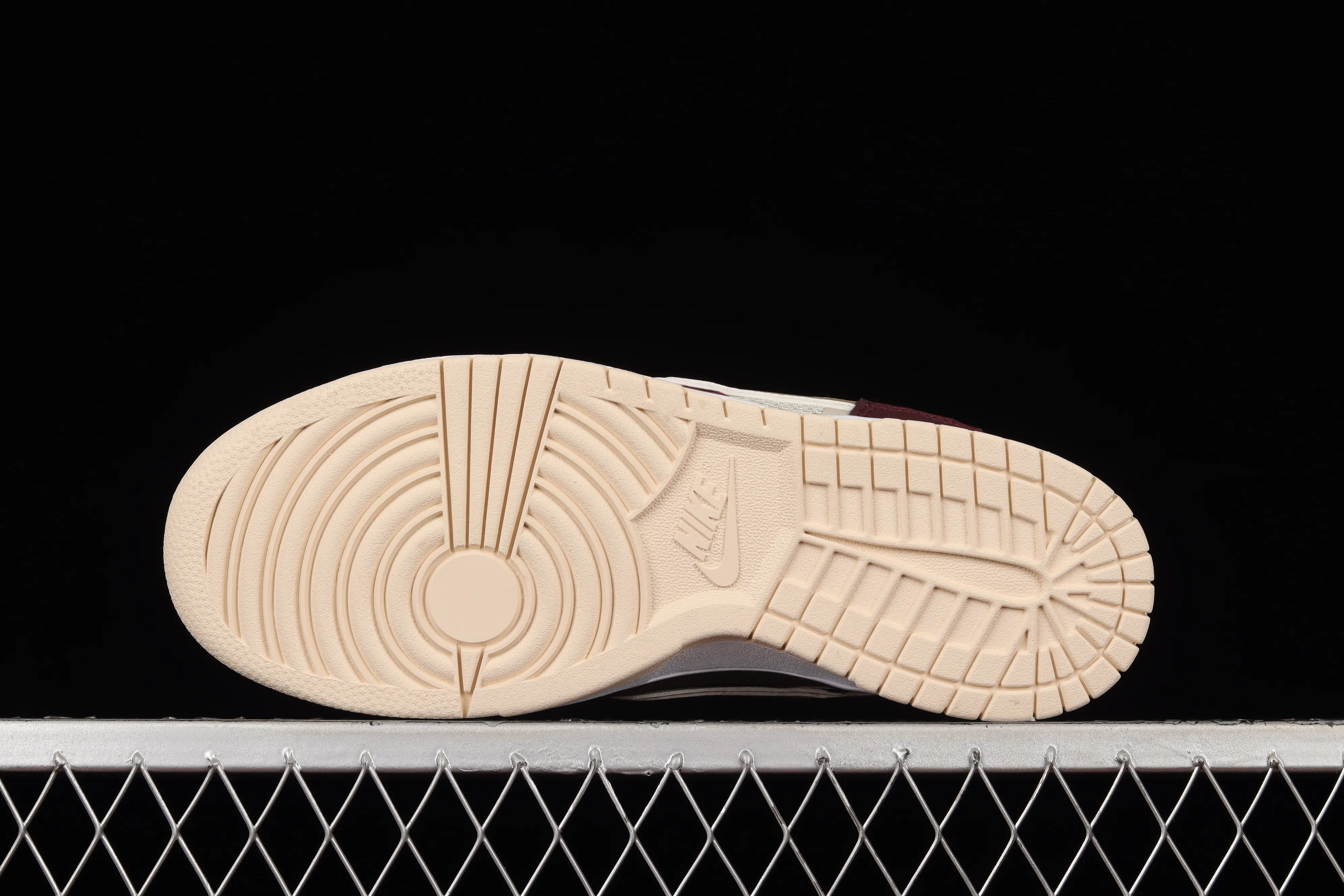 All categories Nk SB Dunk series Nk SB Dunk Low low-top skate shoes Nk Dunk Scrap stitching low-top skate shoes DH7450-100